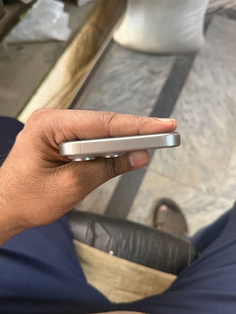 Apple iPhone 15 Pro Max 2