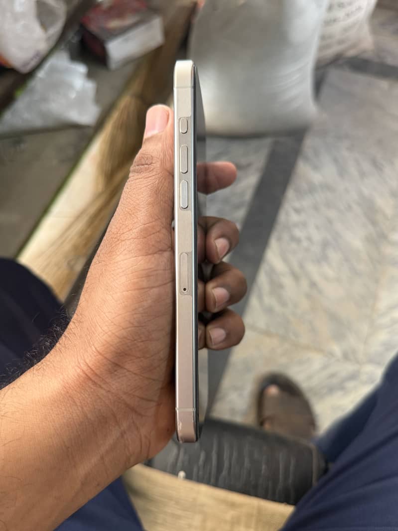 Apple iPhone 15 Pro Max 4