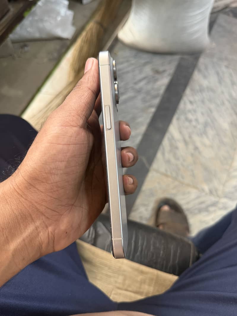 Apple iPhone 15 Pro Max 5