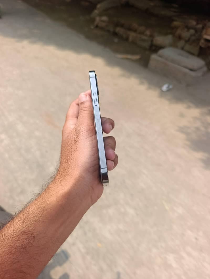 Apple iPhone 12 Pro 4