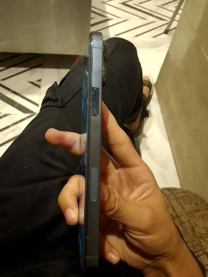 Apple iPhone 13 Pro Max 2
