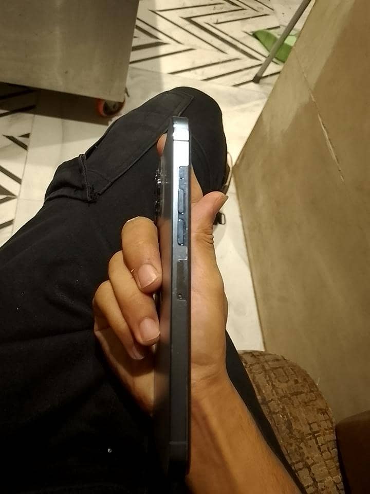Apple iPhone 13 Pro Max 4