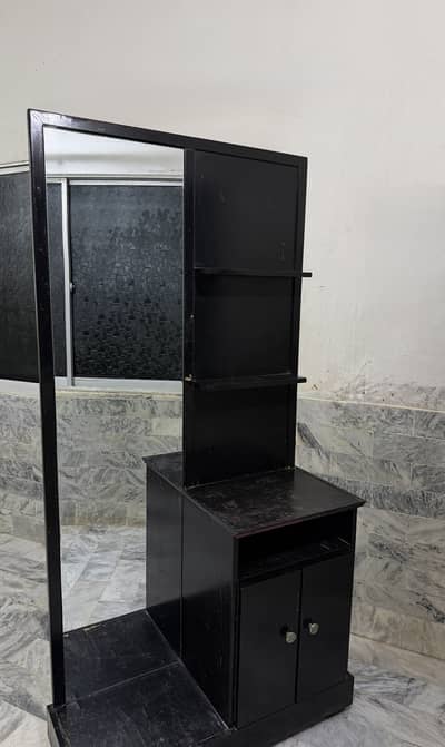 Dressing Table For Sell. - Demand: 20k