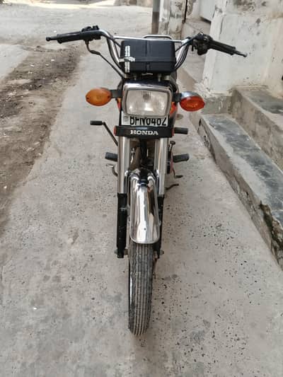 honda125 2021 mudel black colour urgent for sale03034368440