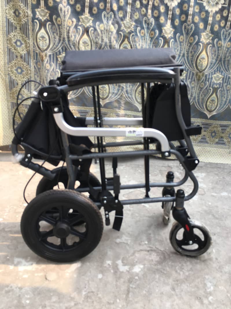 Foldable wheelchair 0