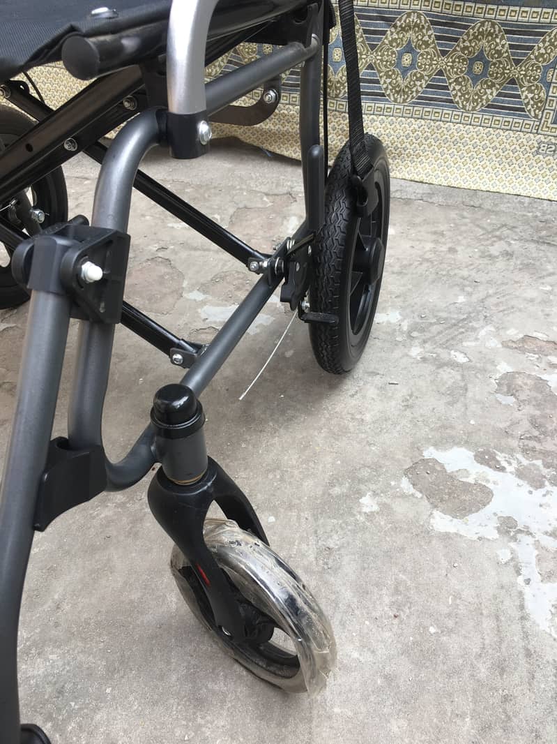 Foldable wheelchair 3