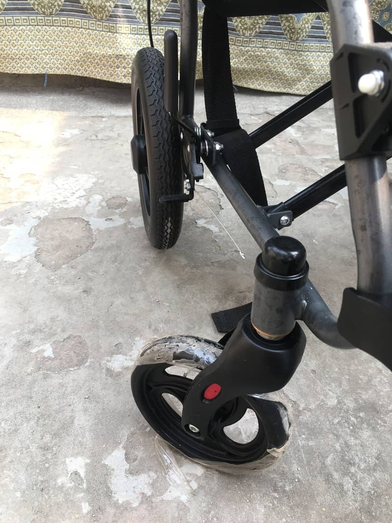 Foldable wheelchair 4