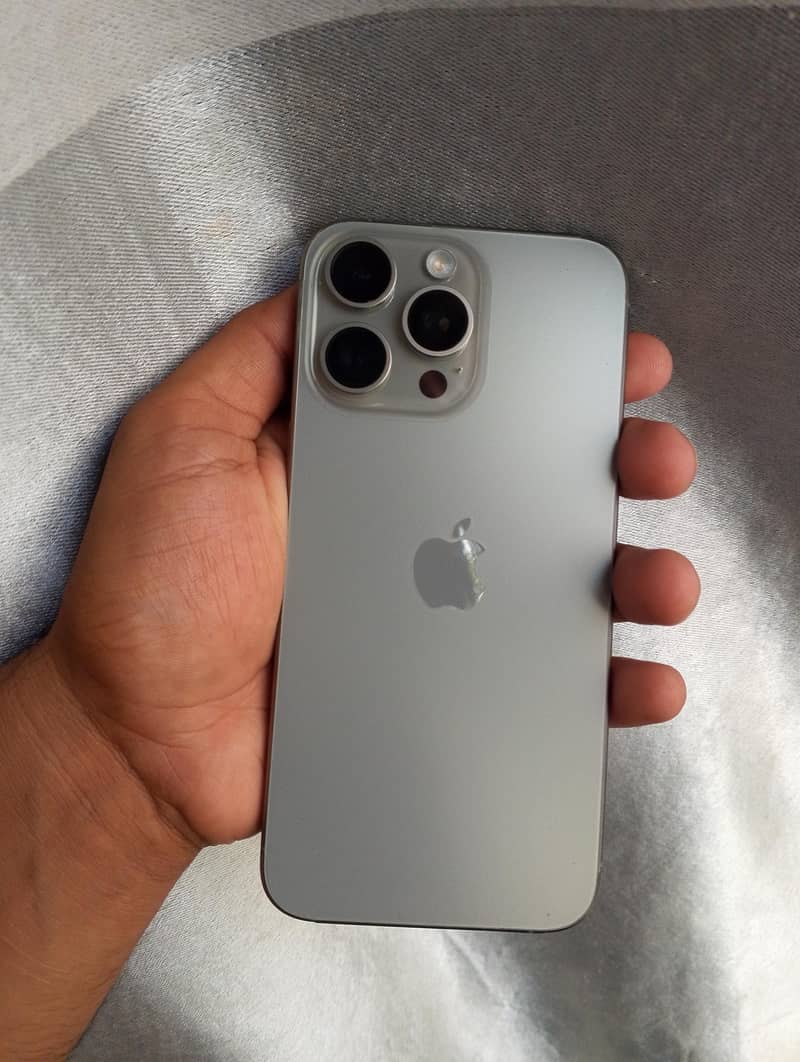 Apple iPhone 15 Pro Max 0