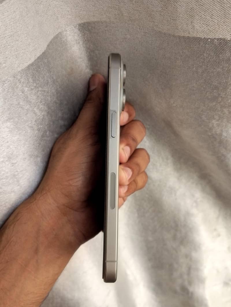 Apple iPhone 15 Pro Max 1