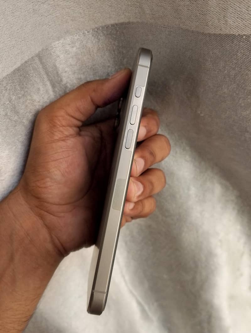 Apple iPhone 15 Pro Max 5