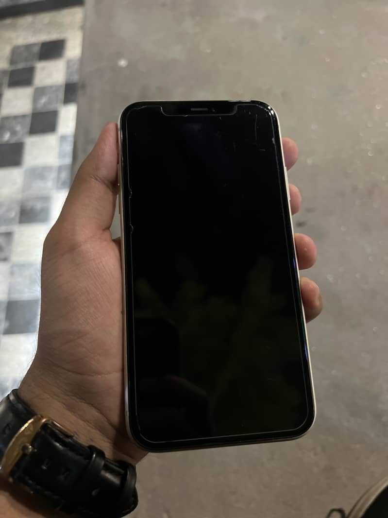 Apple iPhone 11 4