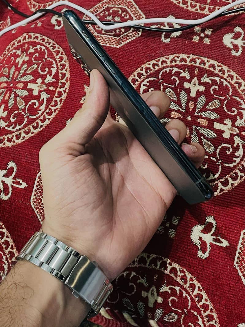 Apple iPhone 11 Pro Max 4