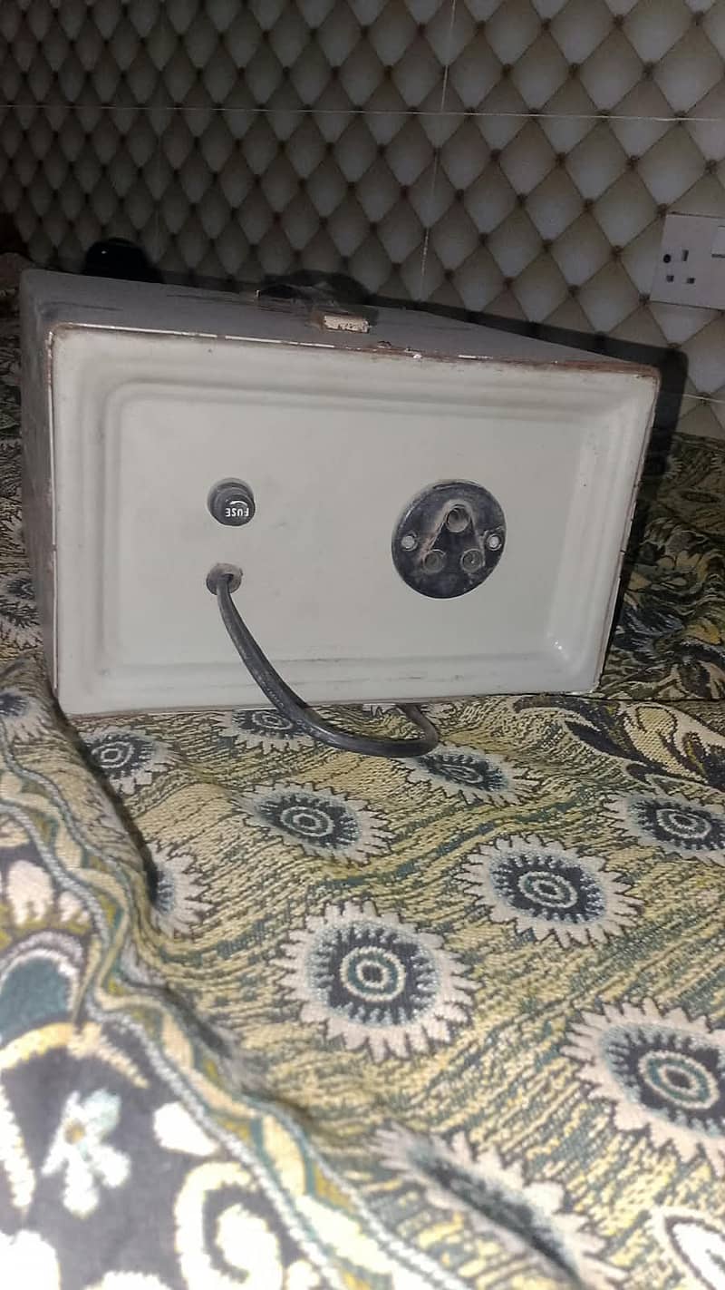 SUPER STAR 2000W AUTOMATIC VOLTAGE STABILIZER – GOOD WORKING CONDITION 1