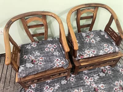 daenig Tybel and sofa set