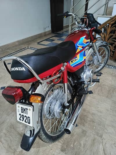 Red Honda cd70 2026 10/10