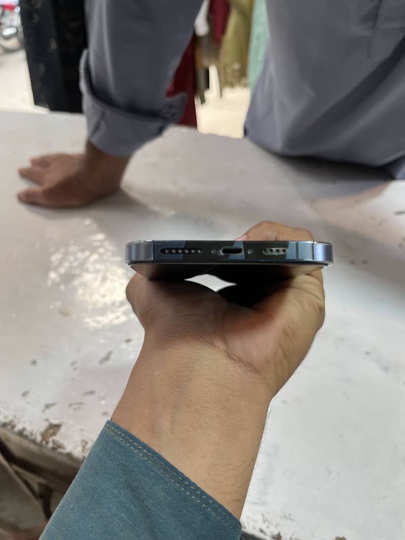 Apple iPhone 13 Pro Max 3