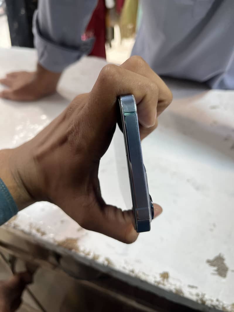 Apple iPhone 13 Pro Max 4