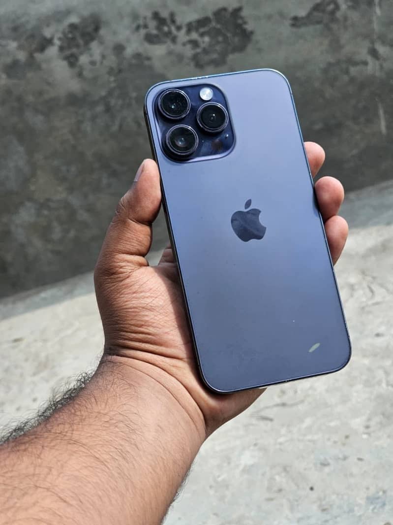 Apple iPhone 14 Pro Max 1