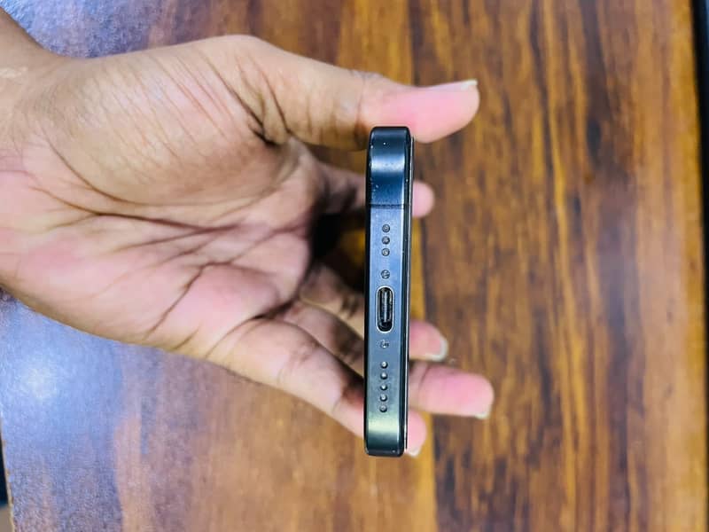 Apple iPhone 15 Pro 3
