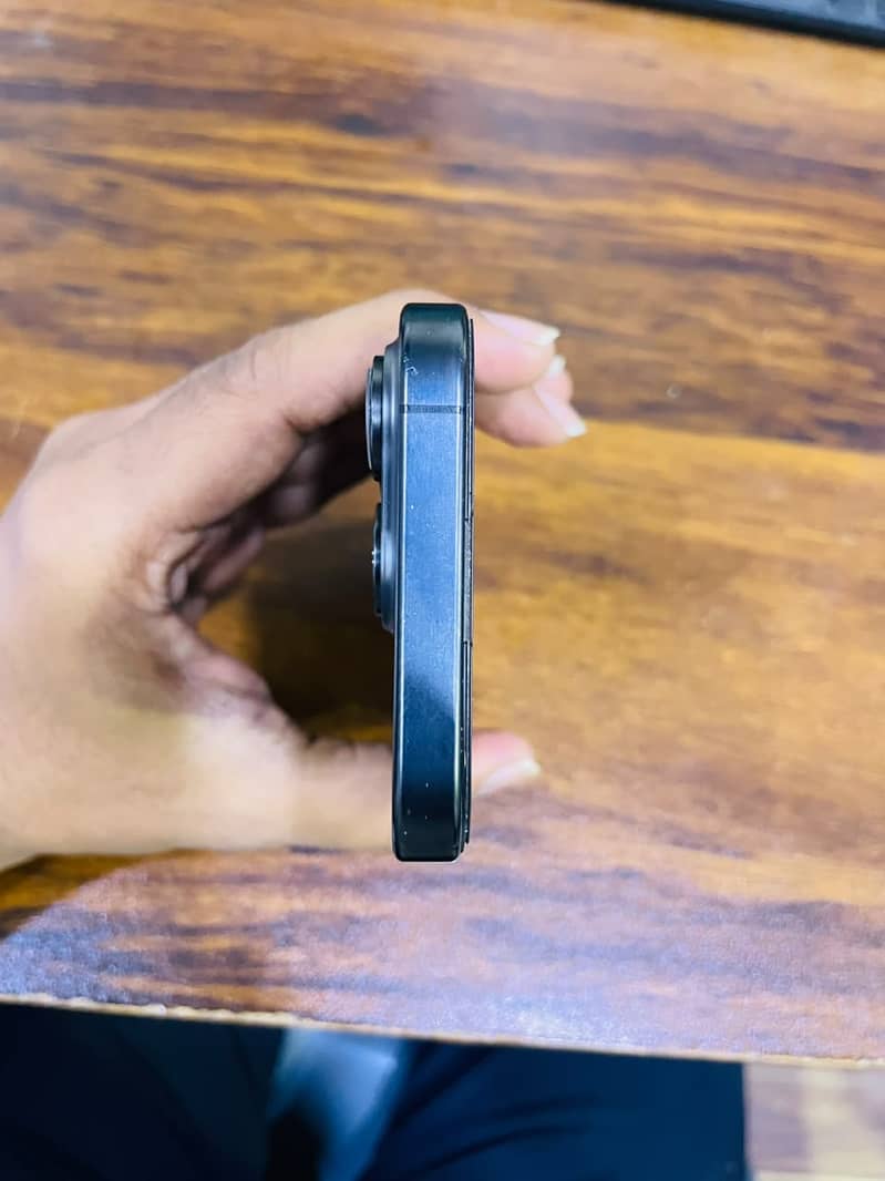 Apple iPhone 15 Pro 4