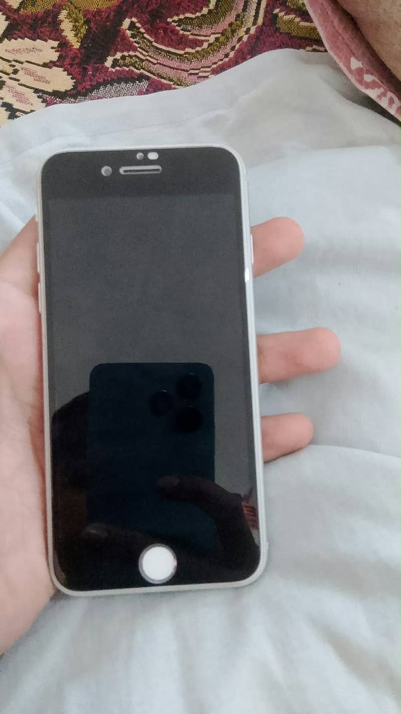 Apple iPhone 8 1