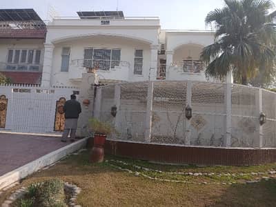 40*80 Cda Transfer Top Location Brand New Triple Storey Corner House Available In G-9