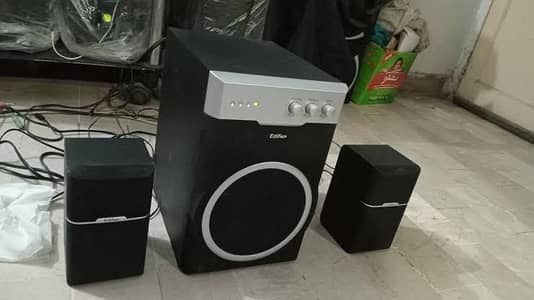 Edifier R401 Heavy Bass Woofer Speakers Outclass bass