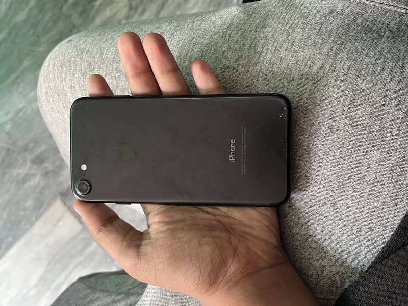 Apple iPhone 7 jv 0