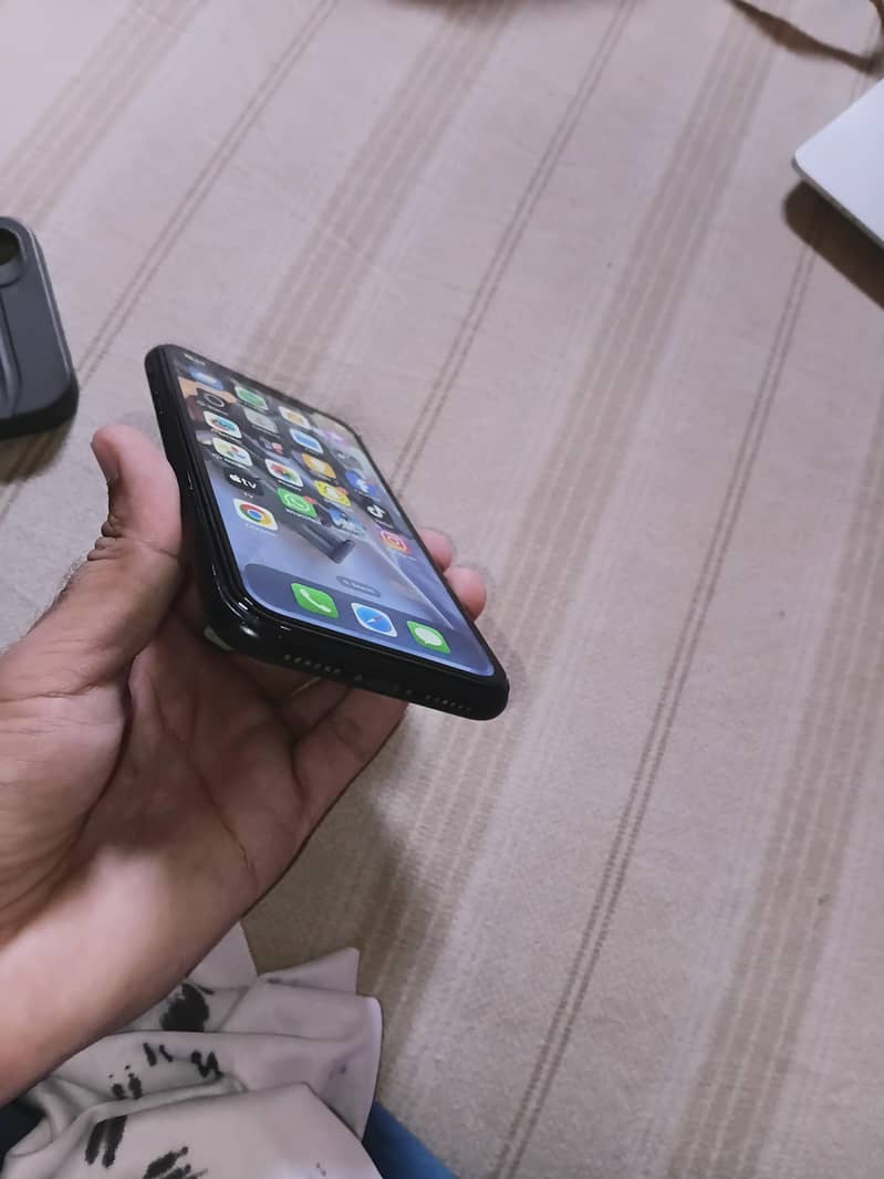 Apple iPhone XR 1