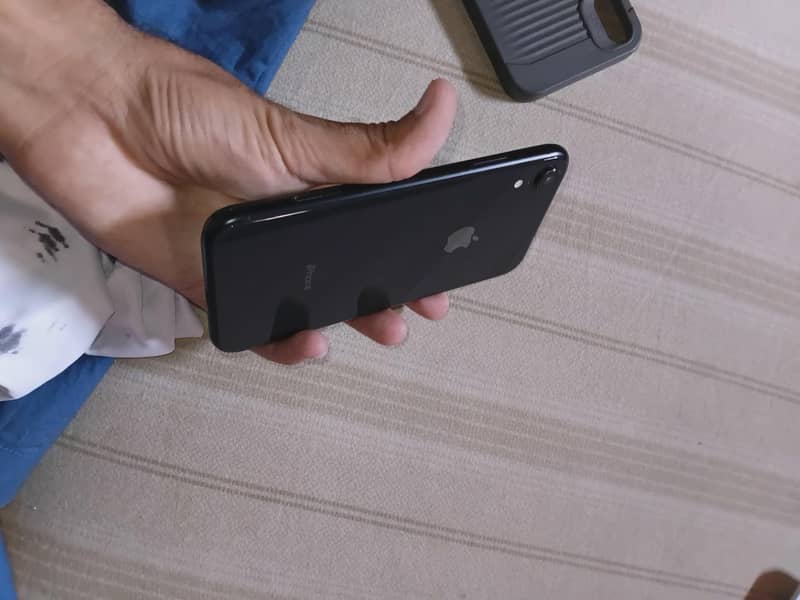 Apple iPhone XR 4
