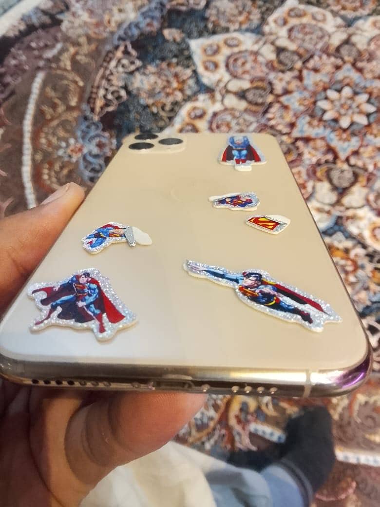Apple iPhone 11 Pro Max 4