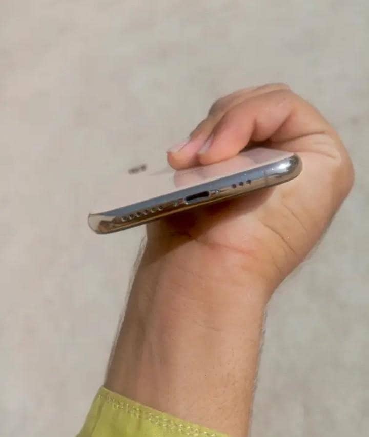 Apple iPhone XS 6