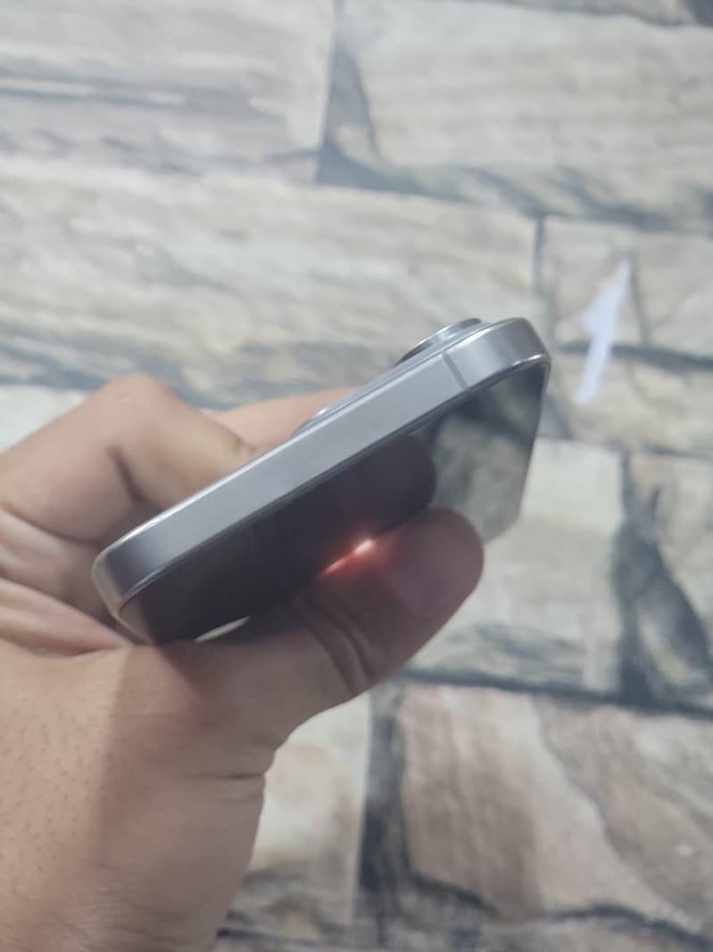 Apple iPhone 15 Pro Max 2