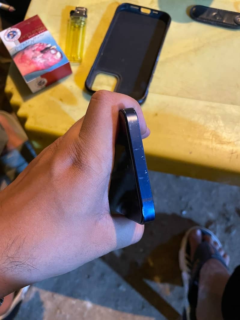 Apple iPhone 12 6