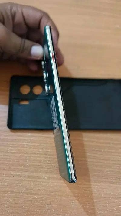 Tecno CAMON 40 Pro 1