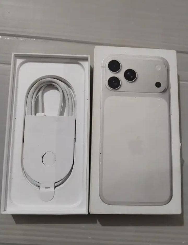 Apple iPhone 17 Pro Max 2