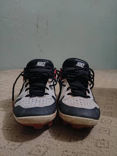 Nike Alpha Huarache Sports Shoes – Rs. 6,500