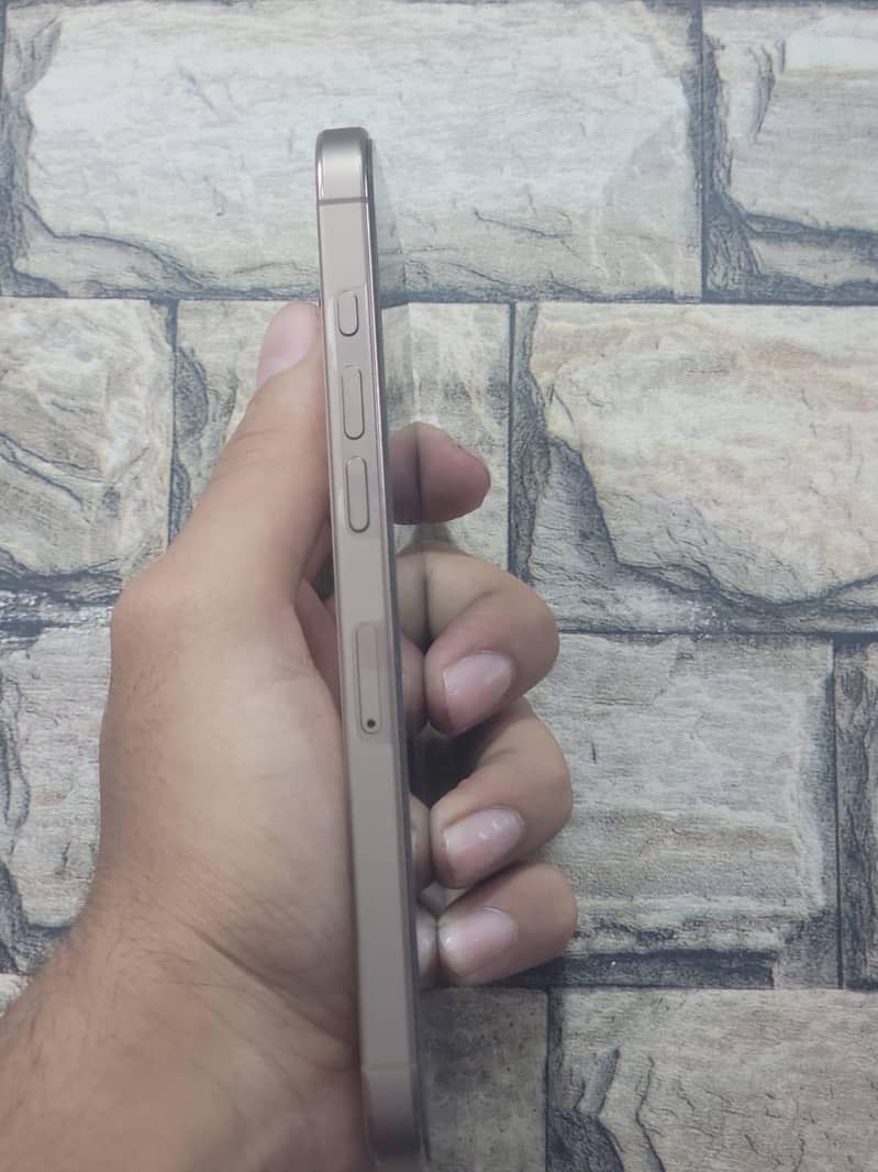 Apple iPhone 16 Pro Max 4