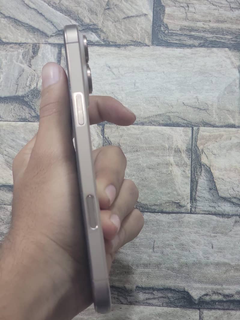 Apple iPhone 16 Pro Max 5