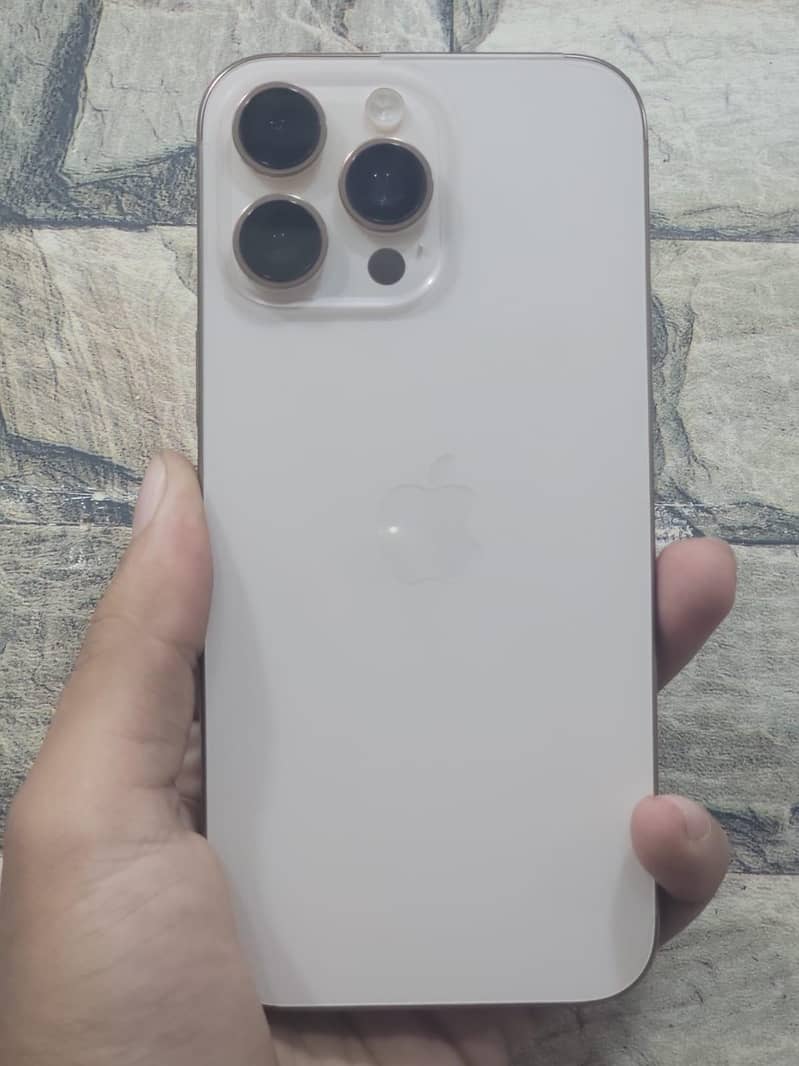 Apple iPhone 16 Pro Max 8