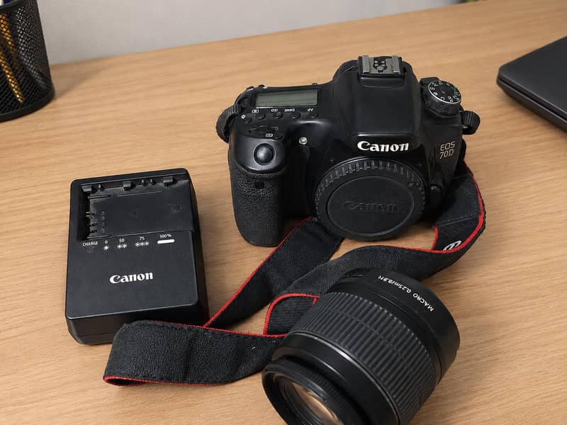 Canon 70D Camera with basic 18/55 lens 1
