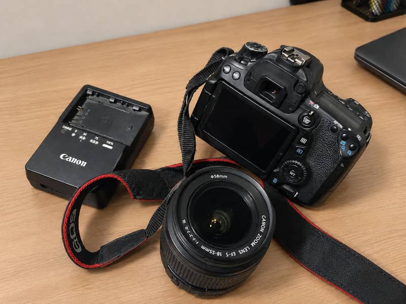 Canon 70D Camera with basic 18/55 lens 2