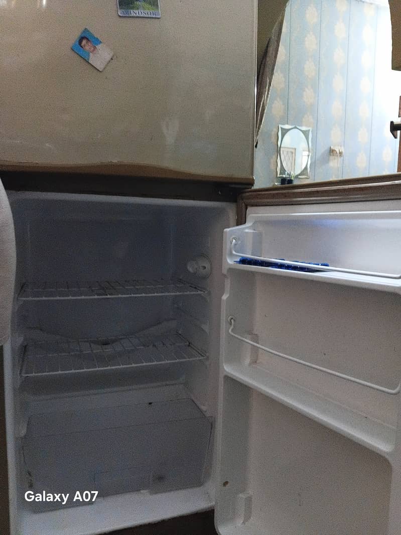 Medium size dawlance fridge 1