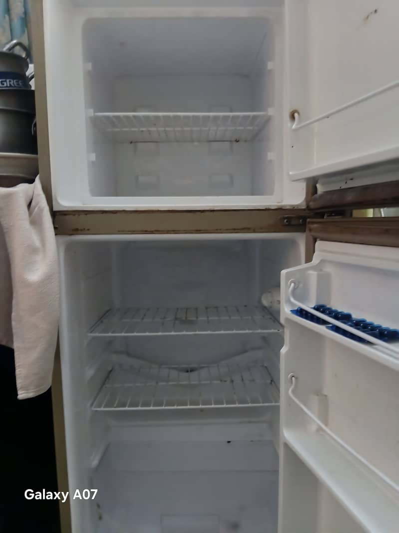 Medium size dawlance fridge 2