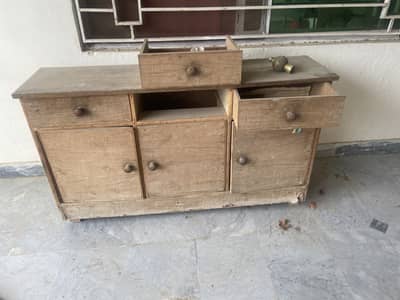 I m selling my table