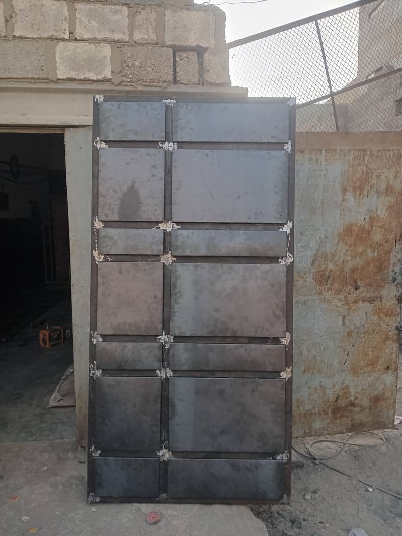 main gate 0