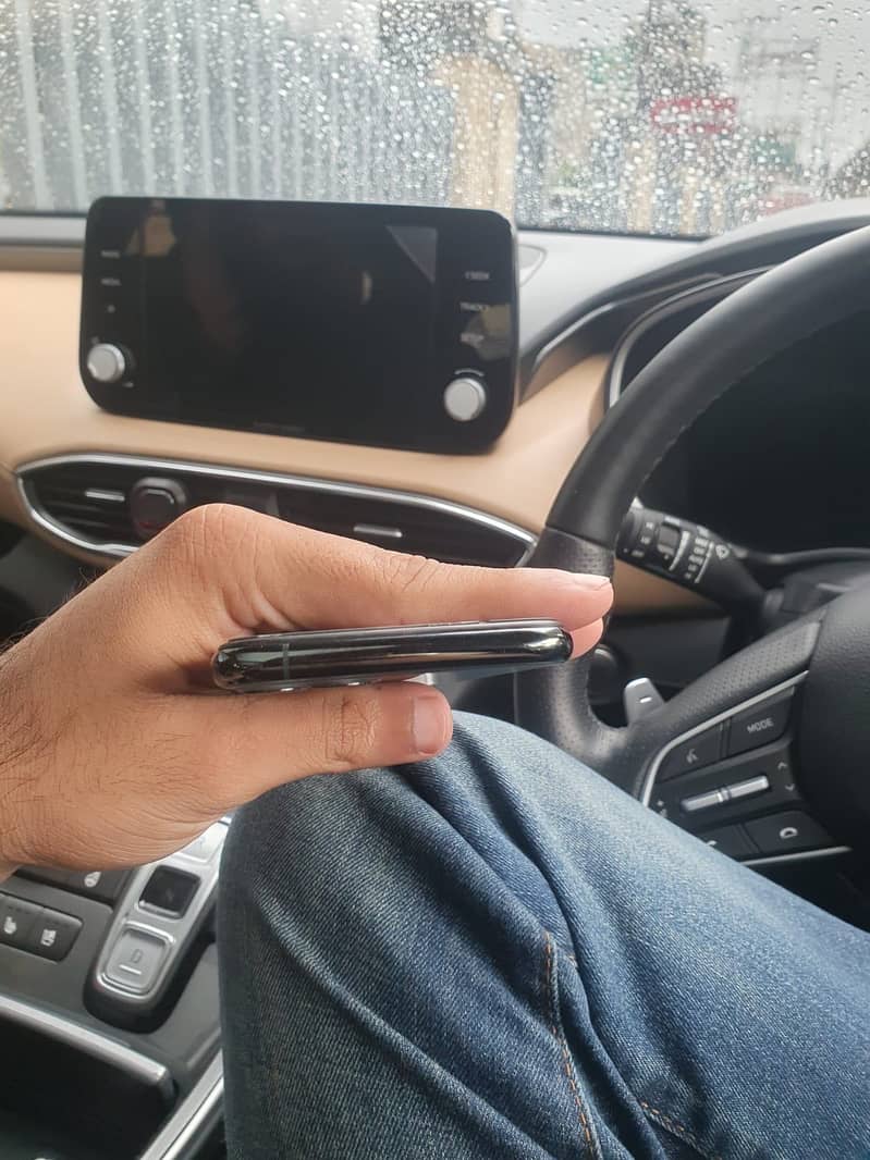 Apple iPhone 11 Pro 2