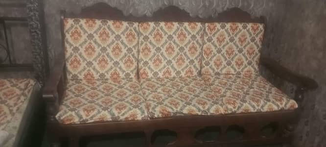 5 Seater Solid Wood Sofa Set in Good Condition