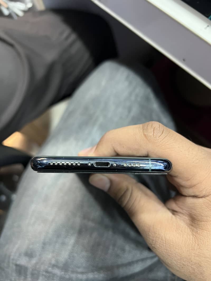 Apple iPhone 11 Pro Max 2