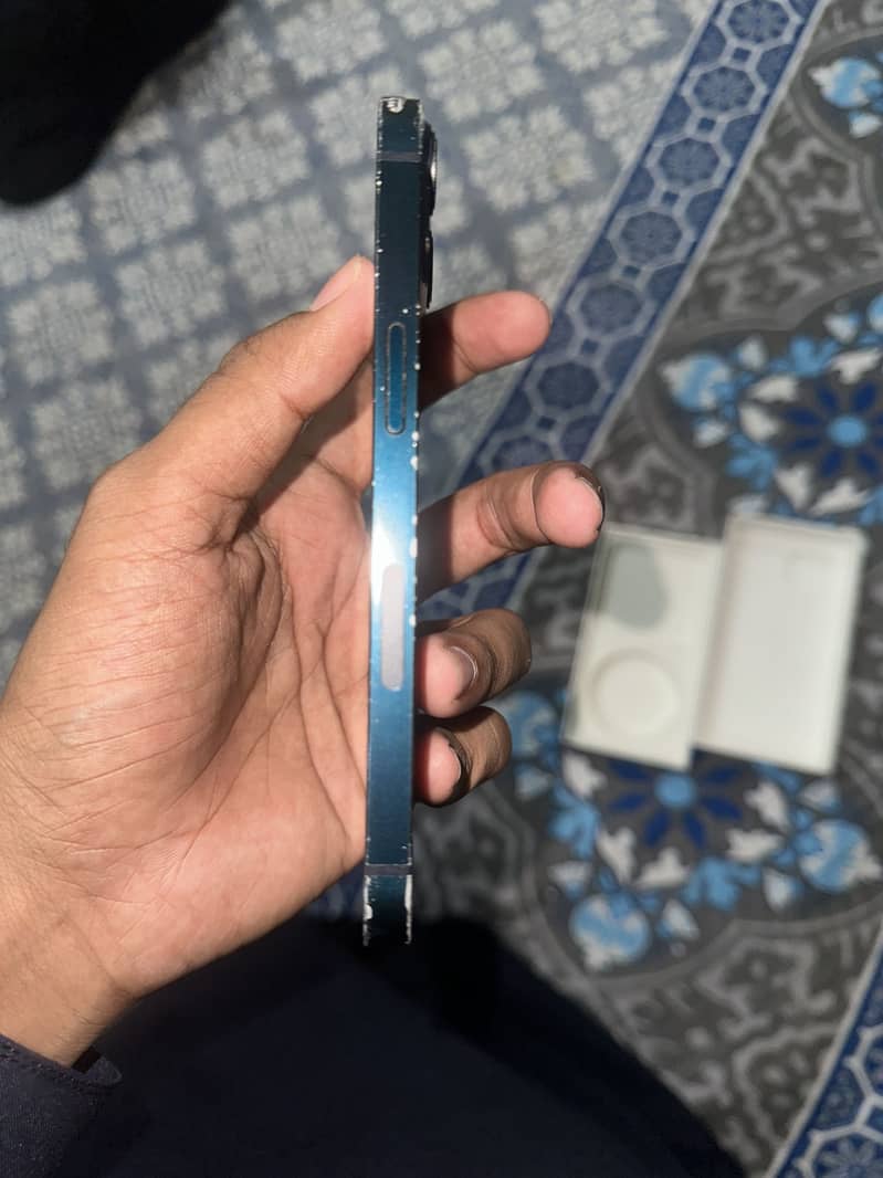 Apple iPhone 13 5